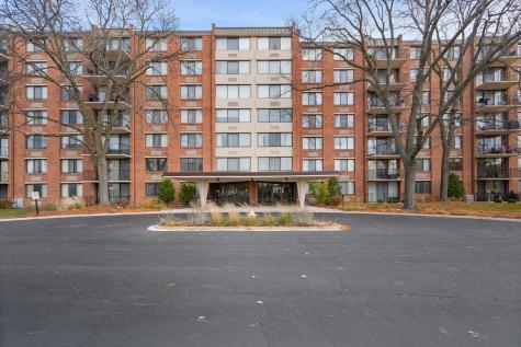 2000 Saint Regis Drive Lombard IL 60148