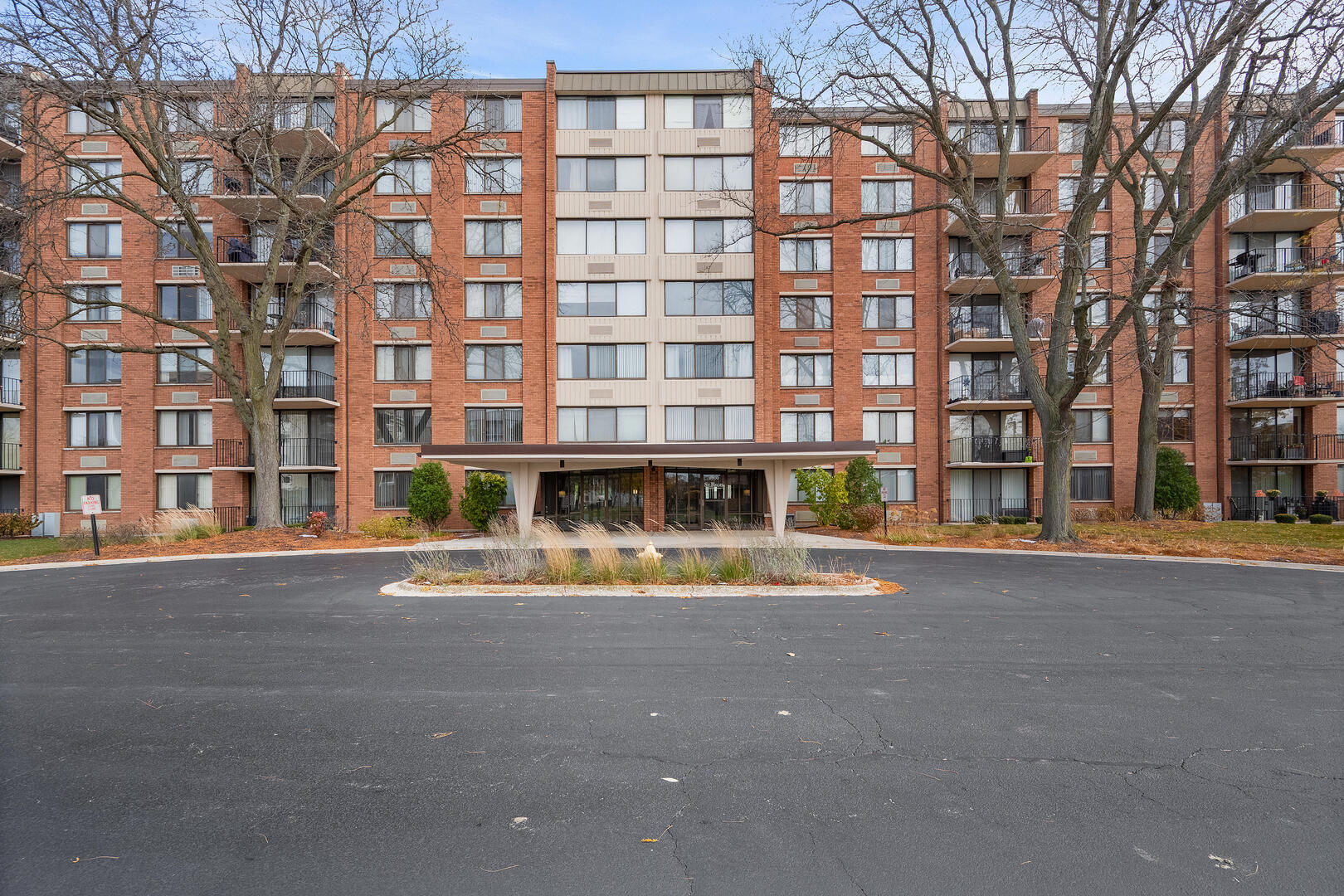 2000 Saint Regis Drive Lombard IL 60148