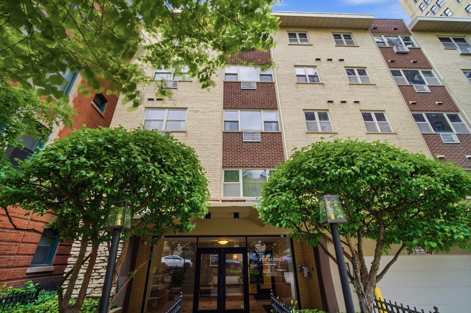 420 West Aldine Avenue Chicago IL 60657