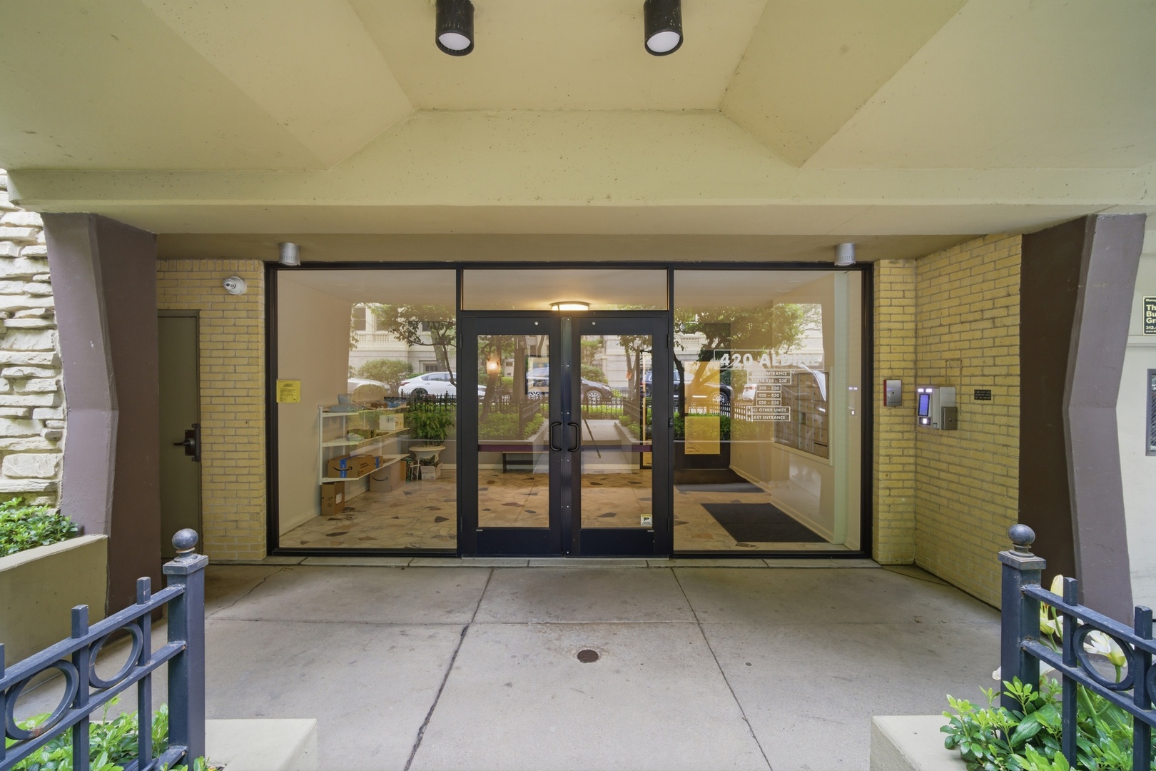 420 West Aldine Avenue Chicago IL 60657