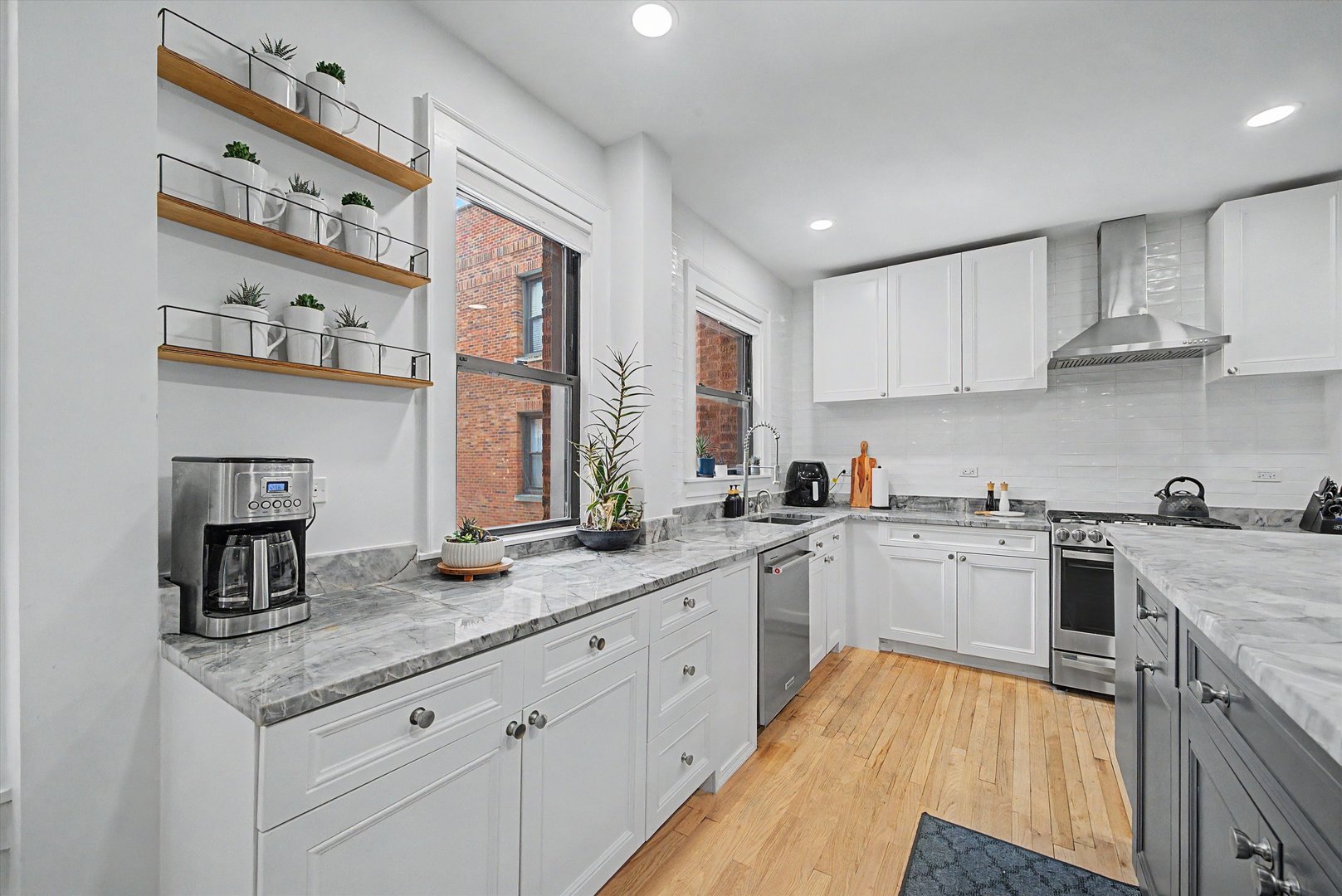 1200 West Sherwin Avenue Chicago IL 60626