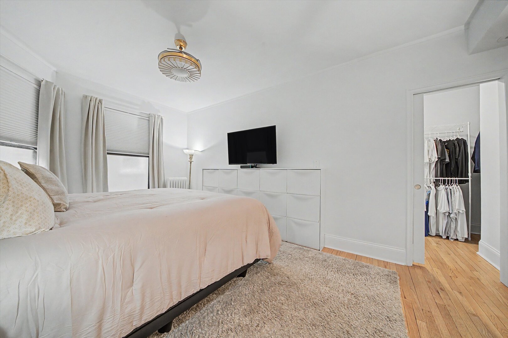 1200 West Sherwin Avenue Chicago IL 60626