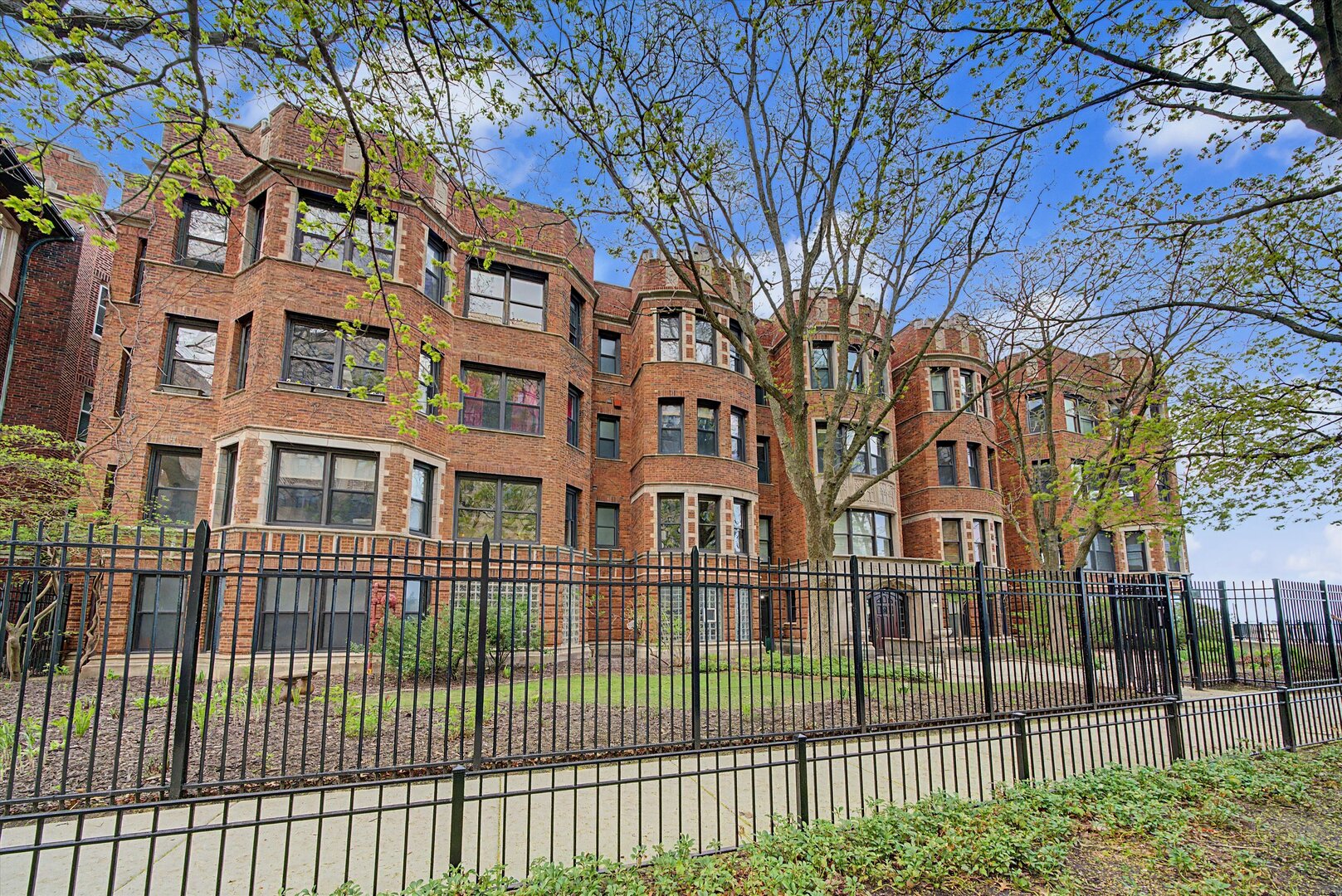 1200 West Sherwin Avenue Chicago IL 60626