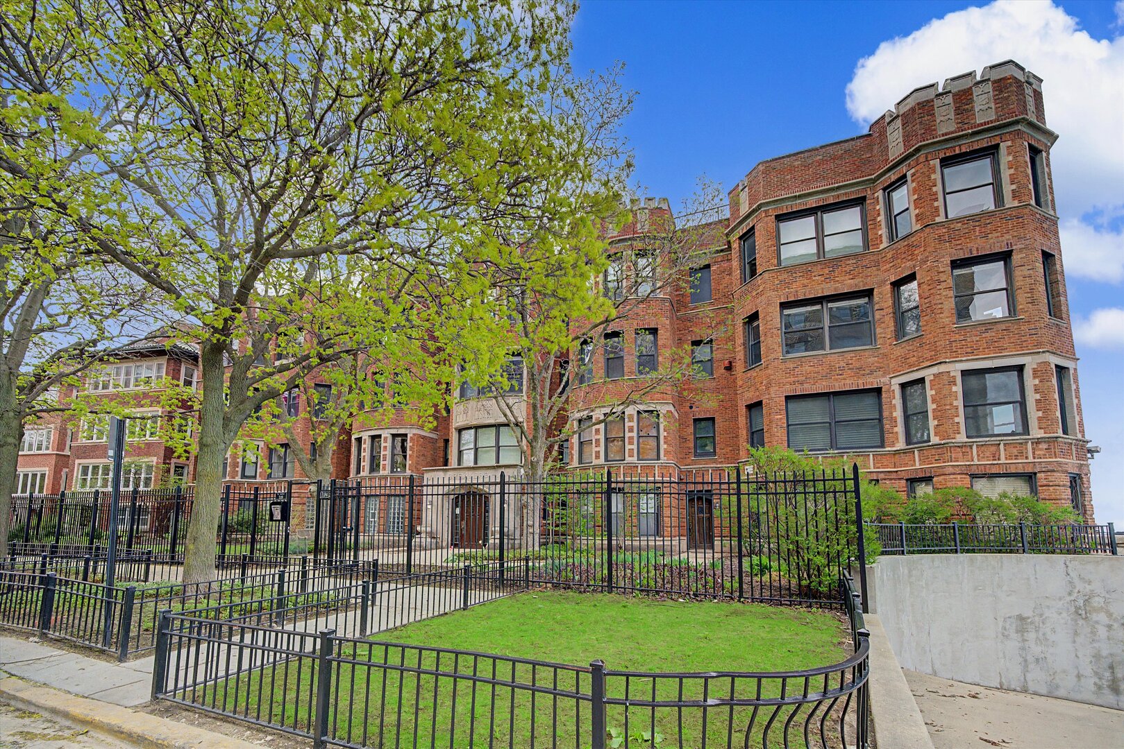 1200 West Sherwin Avenue Chicago IL 60626