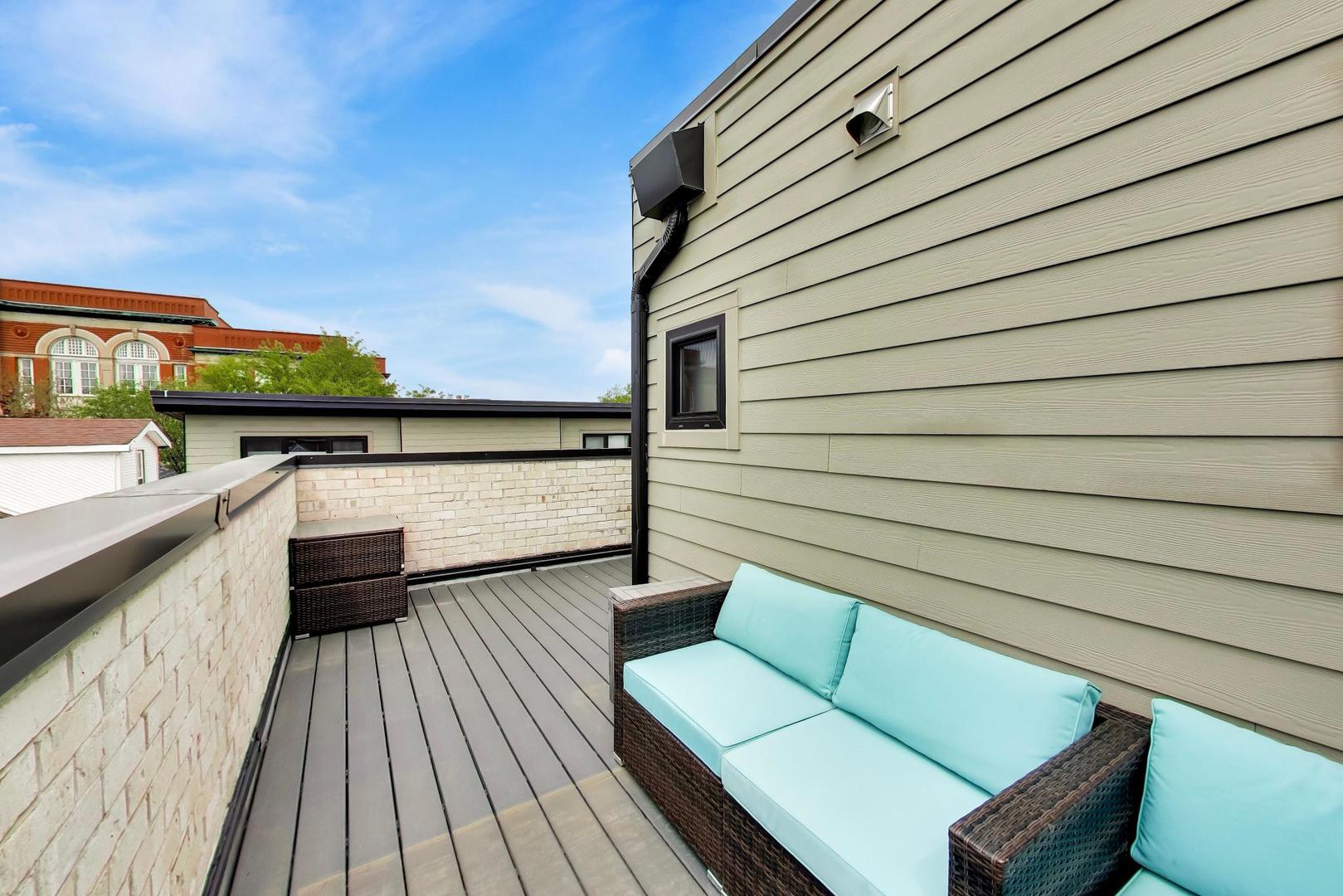 2247 North Rockwell Street Chicago IL 60647