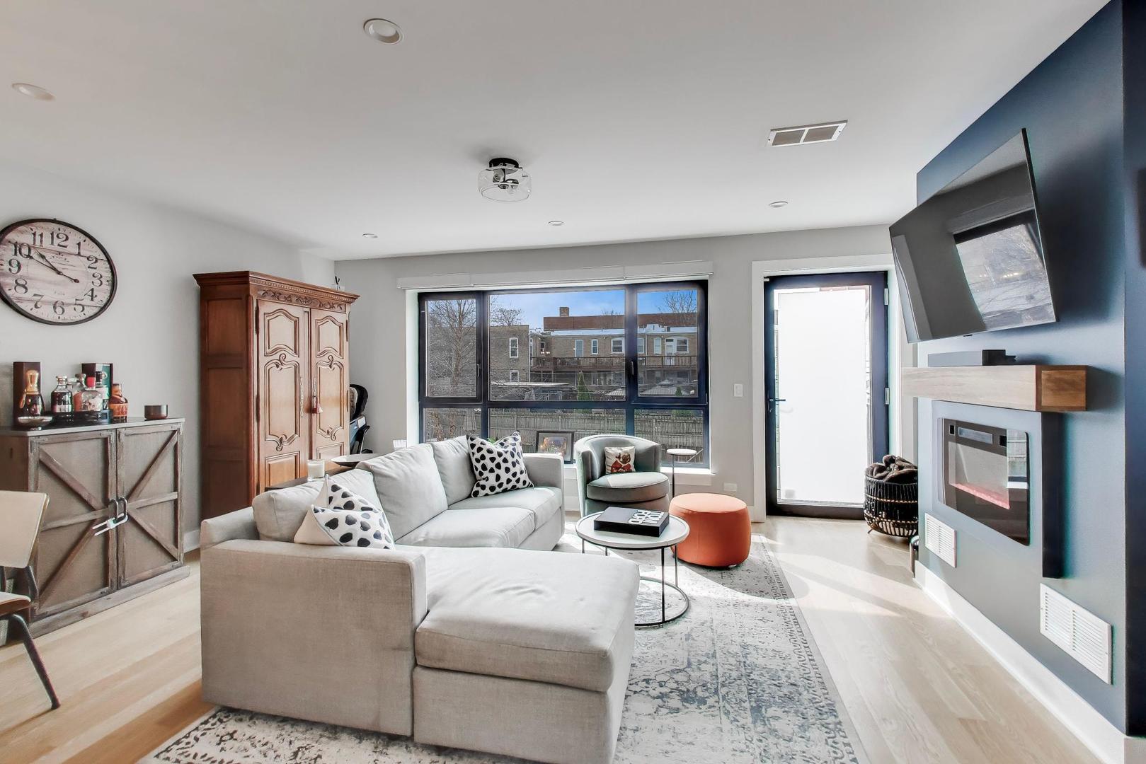 2247 North Rockwell Street Chicago IL 60647