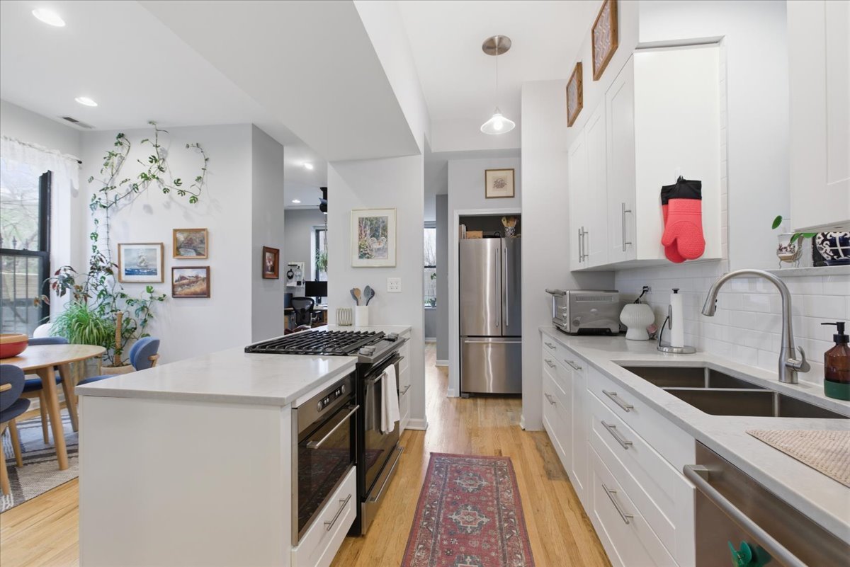 1361 North Dean Street Chicago IL 60622