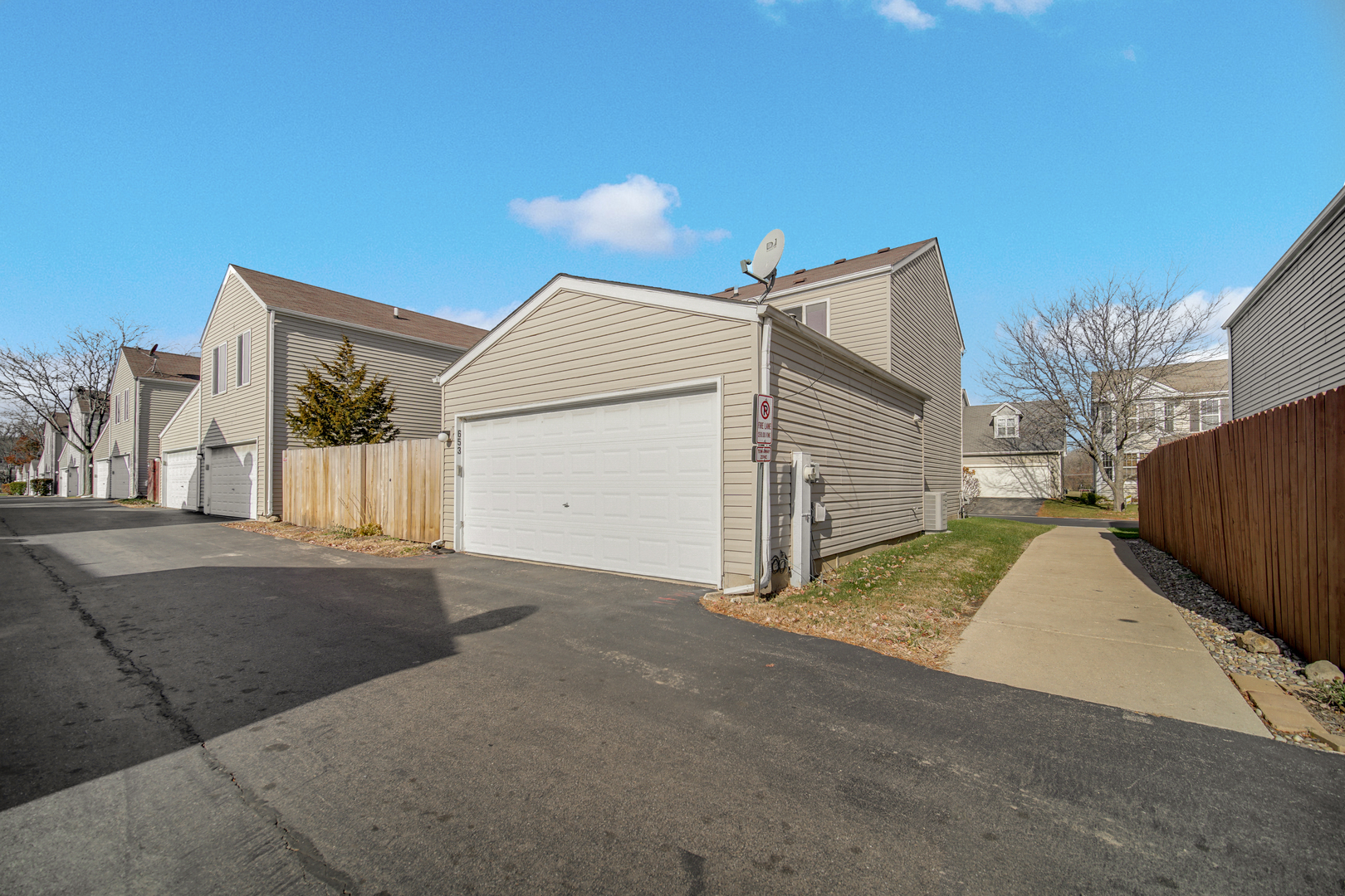 1653 Victoria Park Circle Aurora IL 60504