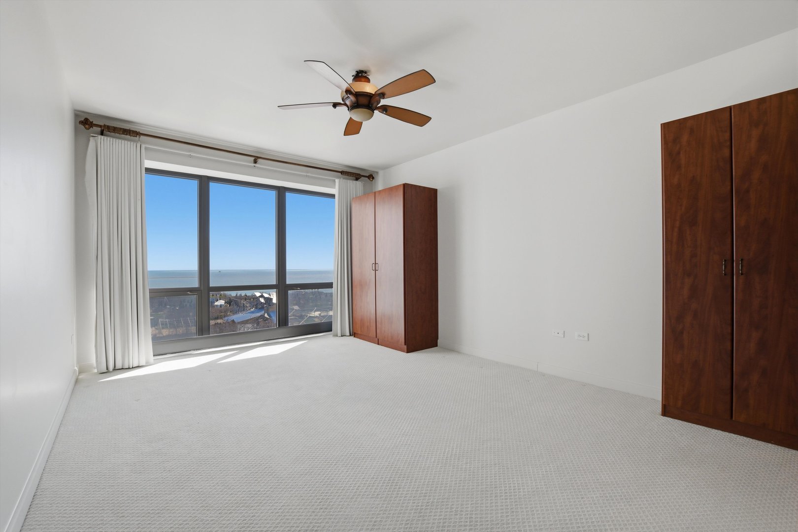 130 North Garland Court Chicago IL 60602