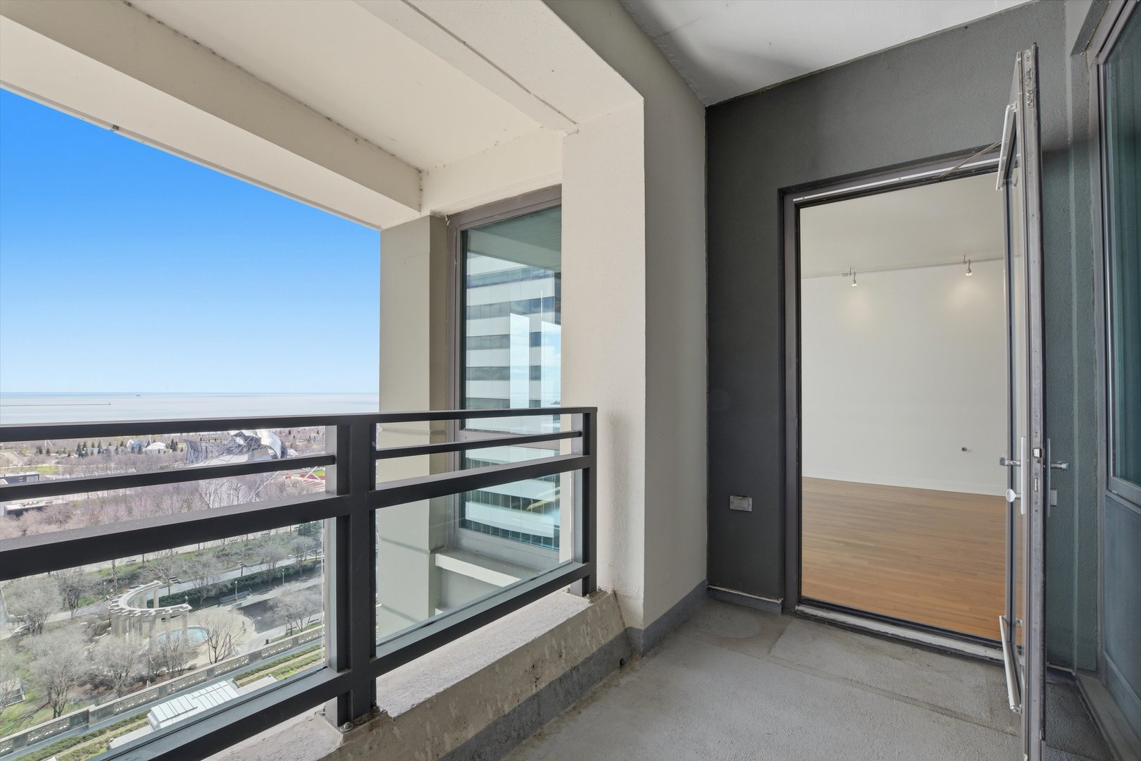130 North Garland Court Chicago IL 60602