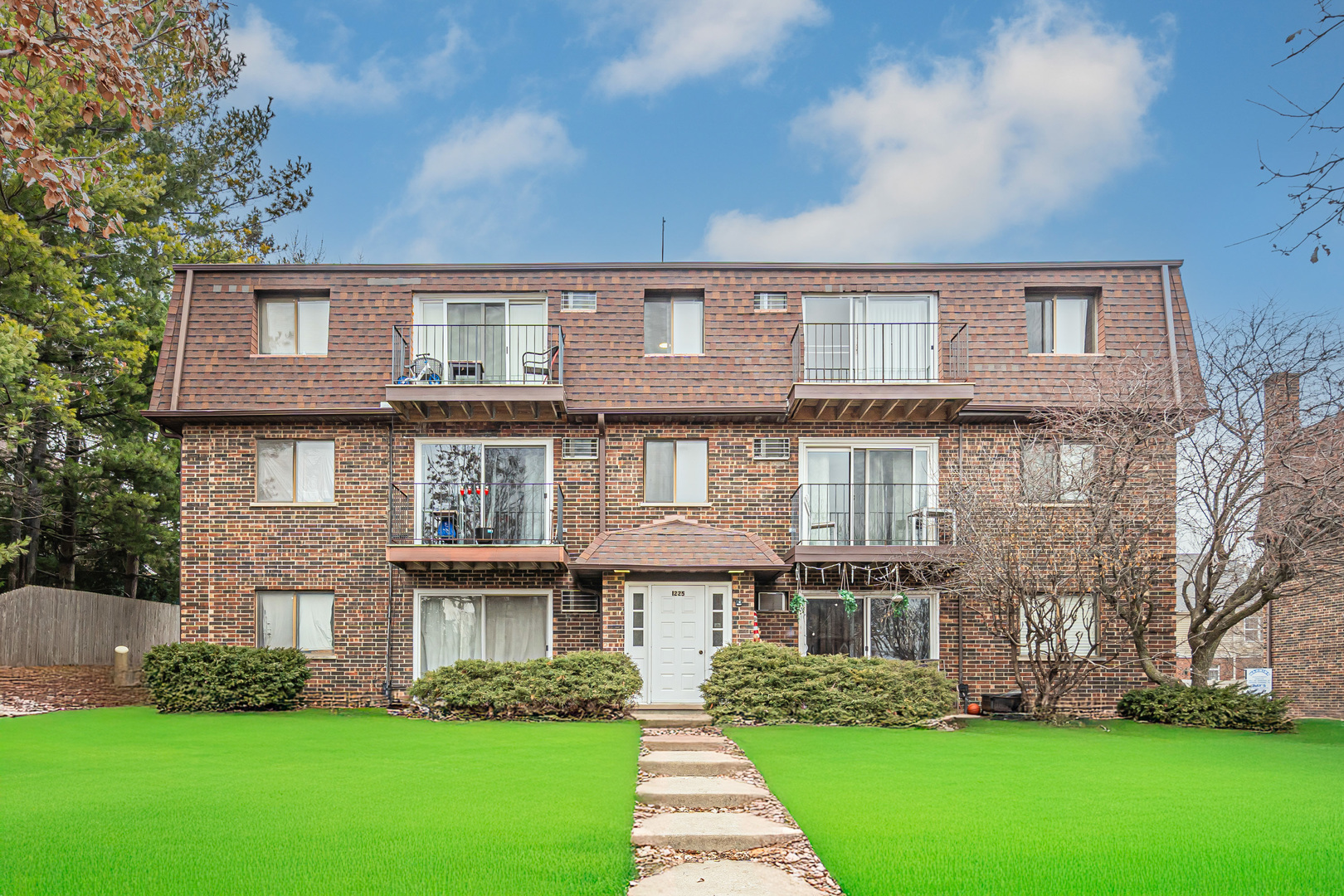 1225 Whispering Hills Court Naperville IL 60540