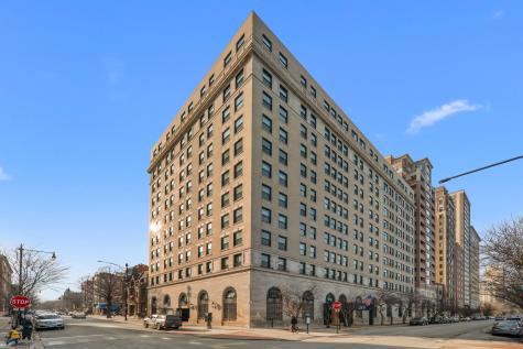 2100 North Lincoln Park West Chicago IL 60614