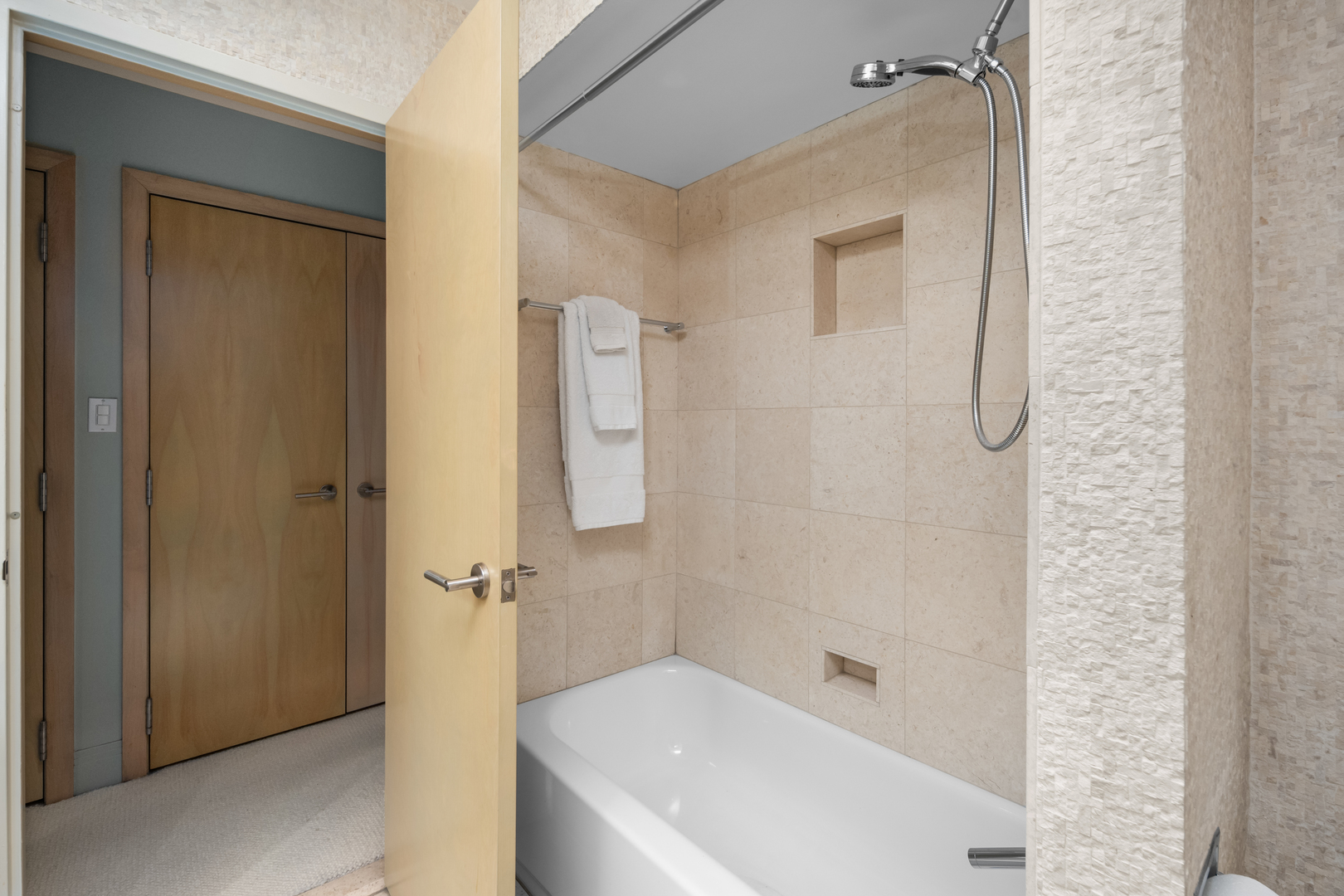 2100 North Lincoln Park West Chicago IL 60614