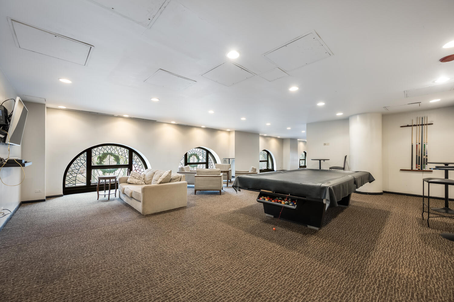 2100 North Lincoln Park West Chicago IL 60614
