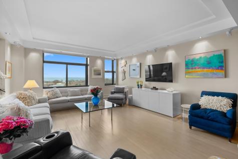 2100 North Lincoln Park West Chicago IL 60614