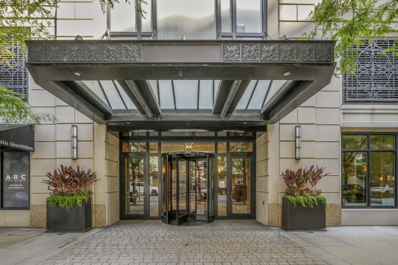 10 East Delaware Place Chicago IL 60611