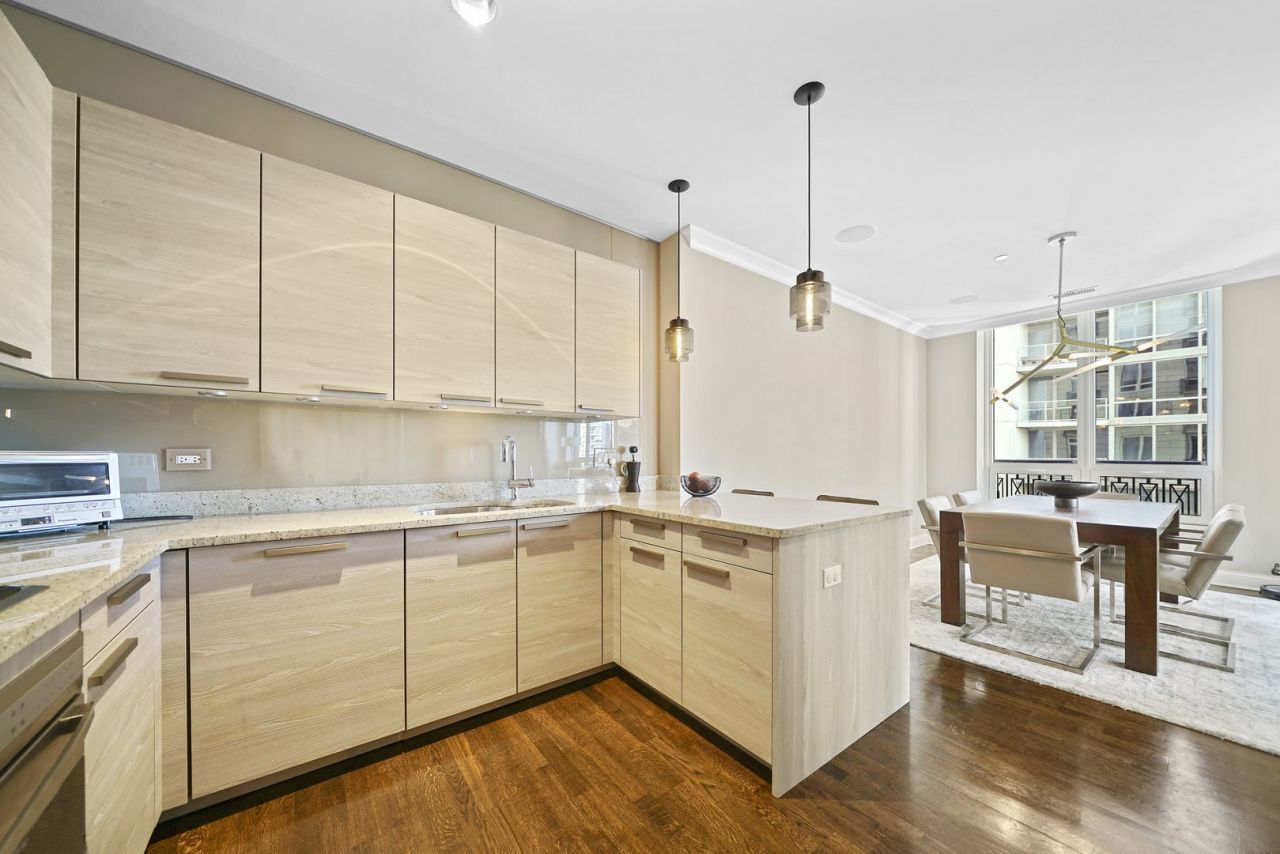 10 East Delaware Place Chicago IL 60611