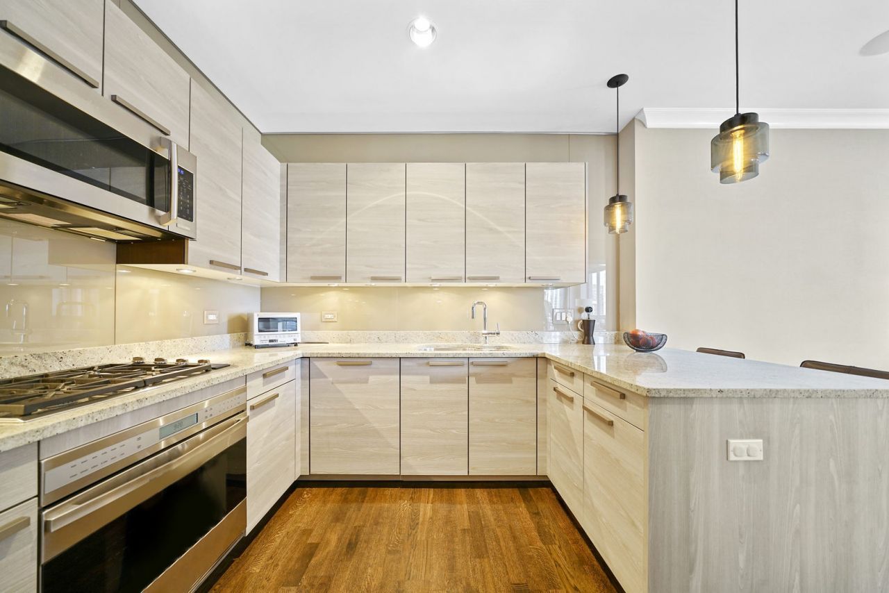 10 East Delaware Place Chicago IL 60611