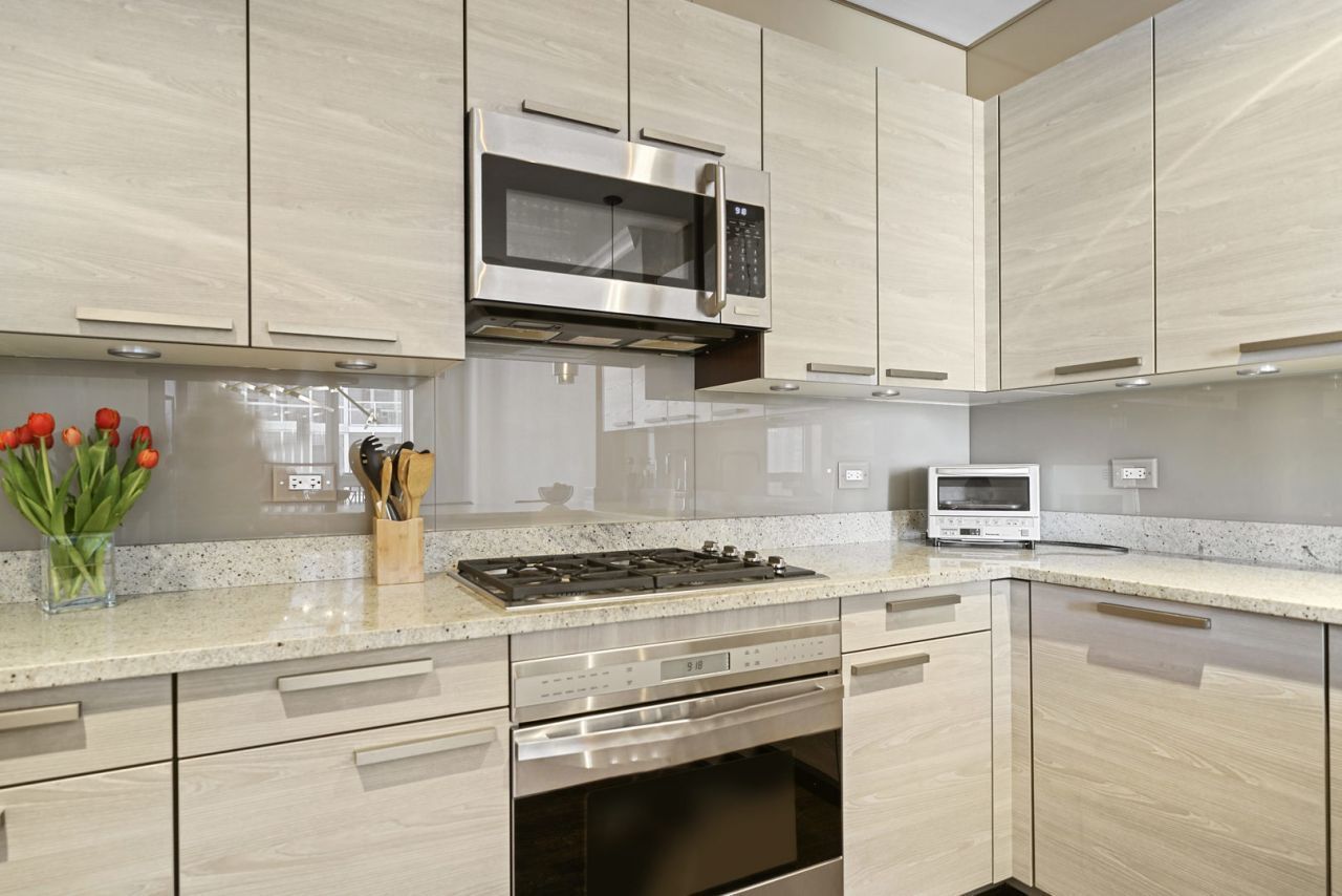 10 East Delaware Place Chicago IL 60611