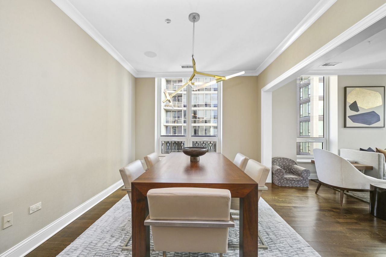 10 East Delaware Place Chicago IL 60611
