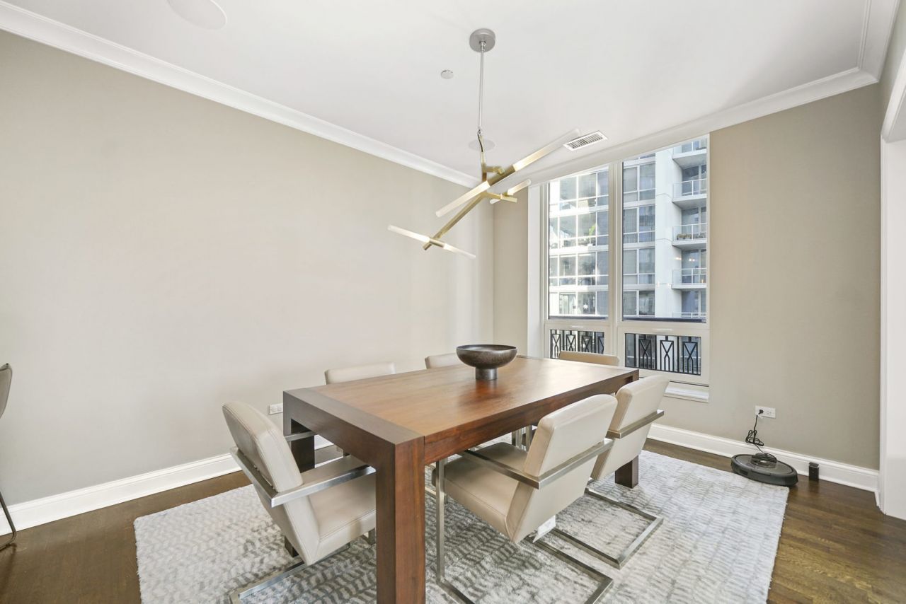 10 East Delaware Place Chicago IL 60611