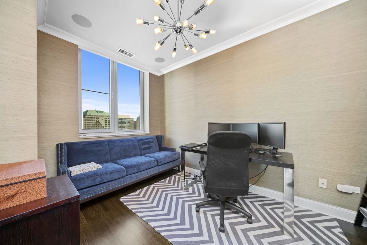 10 East Delaware Place Chicago IL 60611