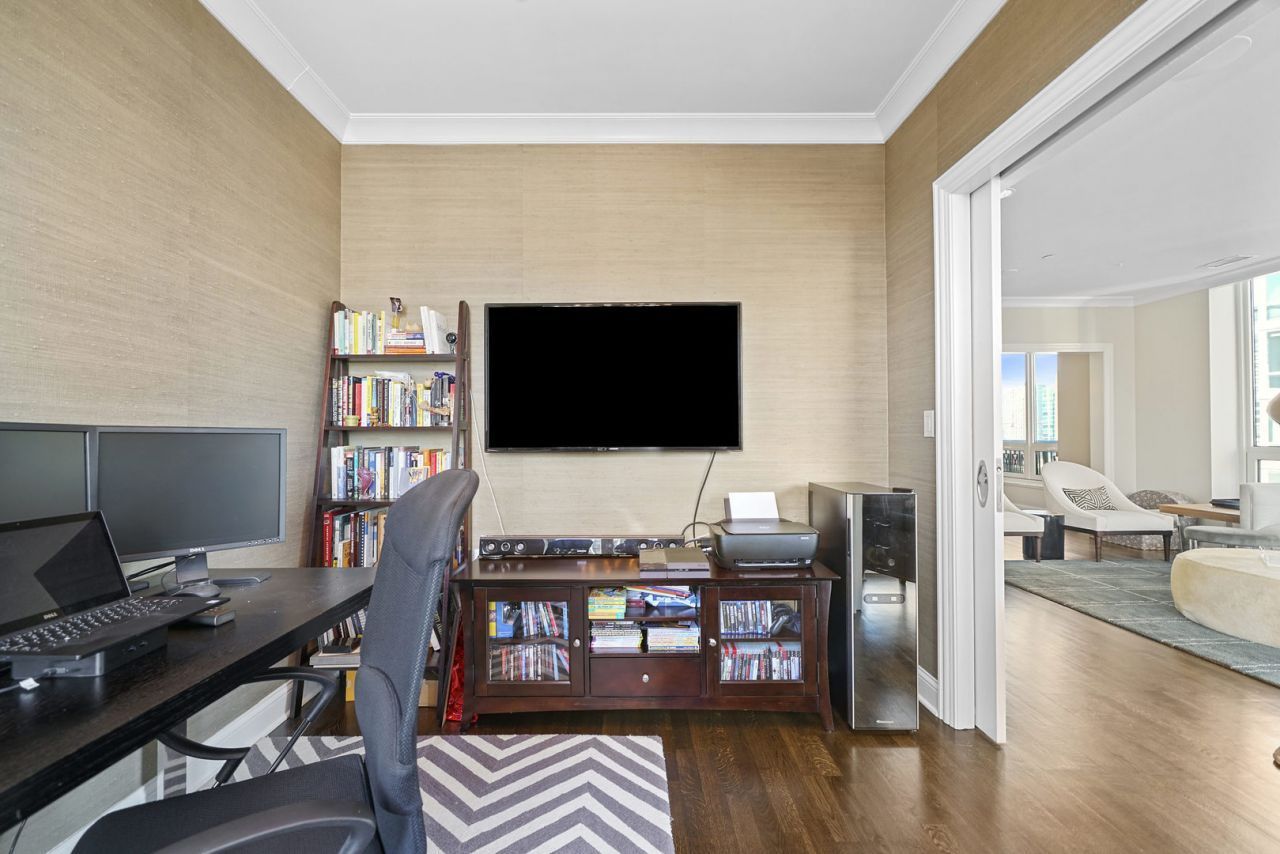 10 East Delaware Place Chicago IL 60611
