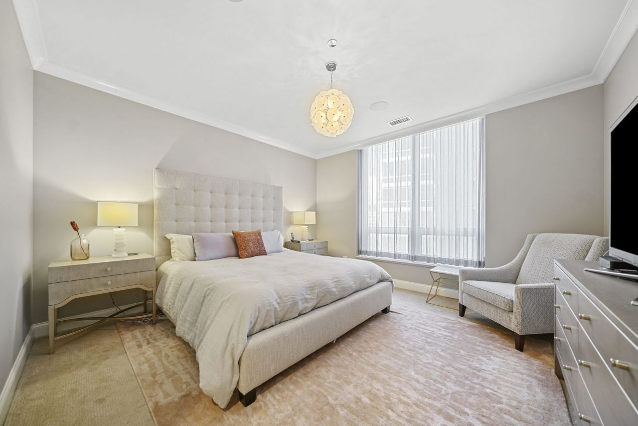 10 East Delaware Place Chicago IL 60611