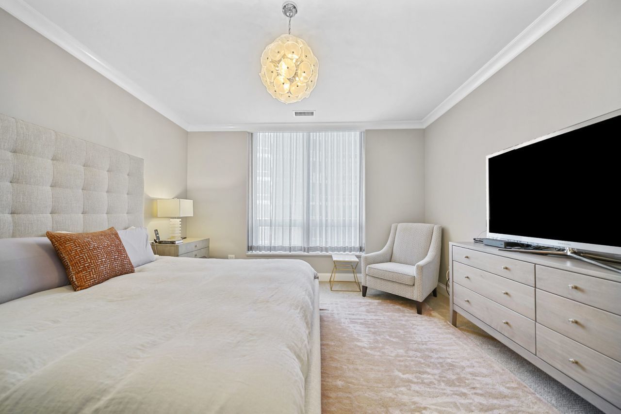 10 East Delaware Place Chicago IL 60611