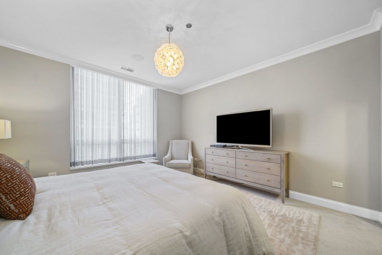 10 East Delaware Place Chicago IL 60611