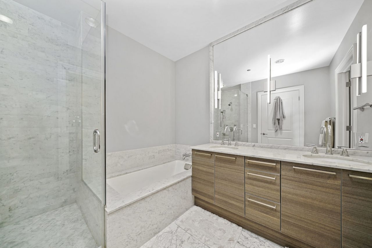 10 East Delaware Place Chicago IL 60611