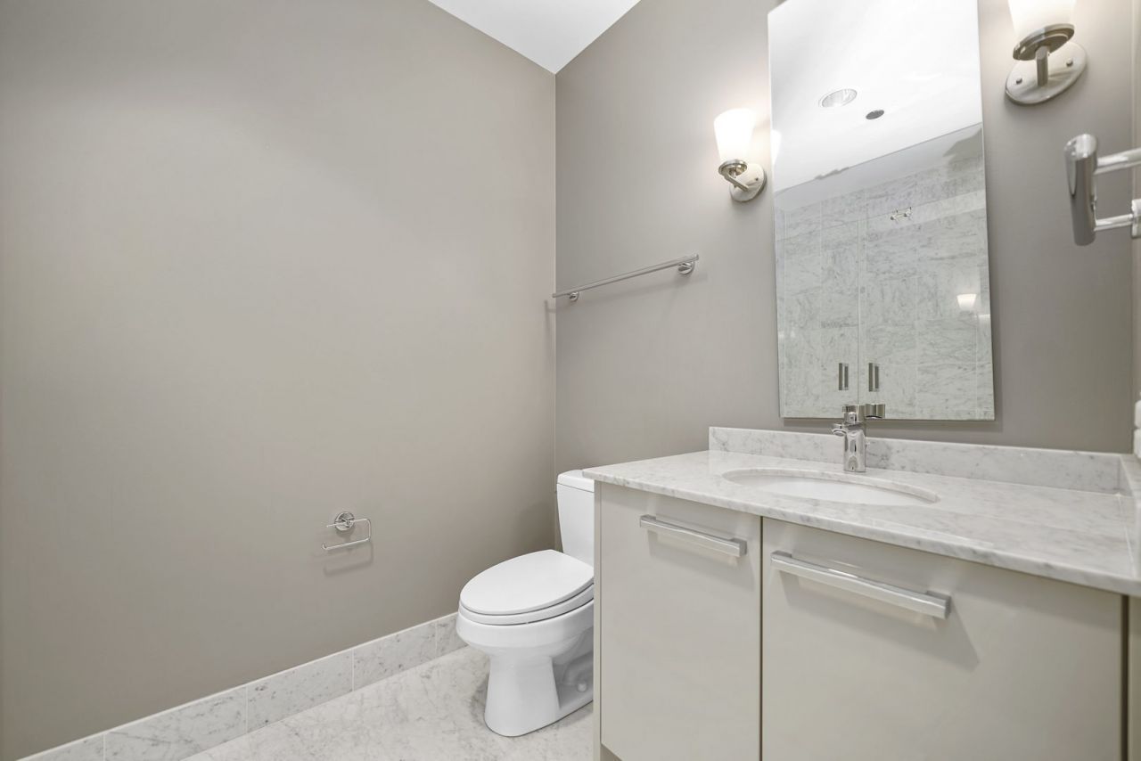 10 East Delaware Place Chicago IL 60611