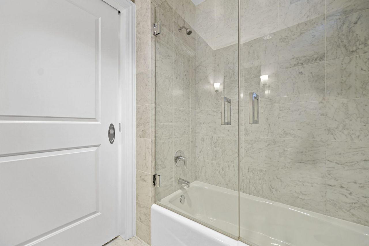 10 East Delaware Place Chicago IL 60611