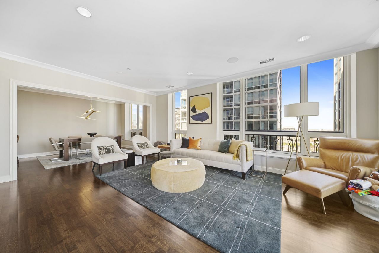 10 East Delaware Place Chicago IL 60611