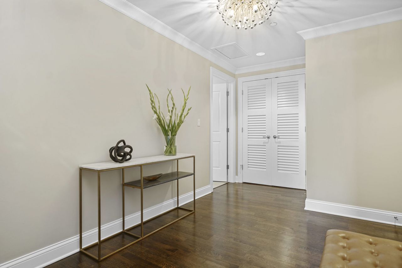 10 East Delaware Place Chicago IL 60611