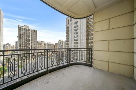 10 East Delaware Place Chicago IL 60611