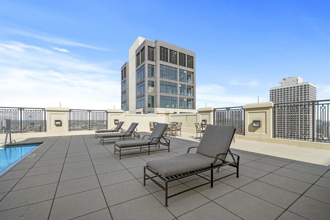 10 East Delaware Place Chicago IL 60611