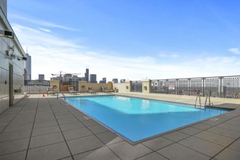 10 East Delaware Place Chicago IL 60611