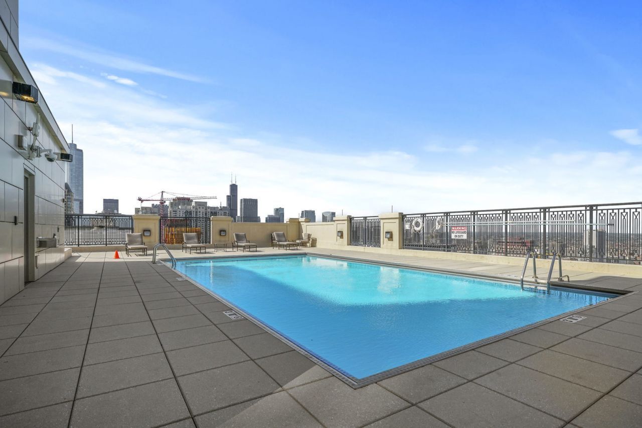 10 East Delaware Place Chicago IL 60611