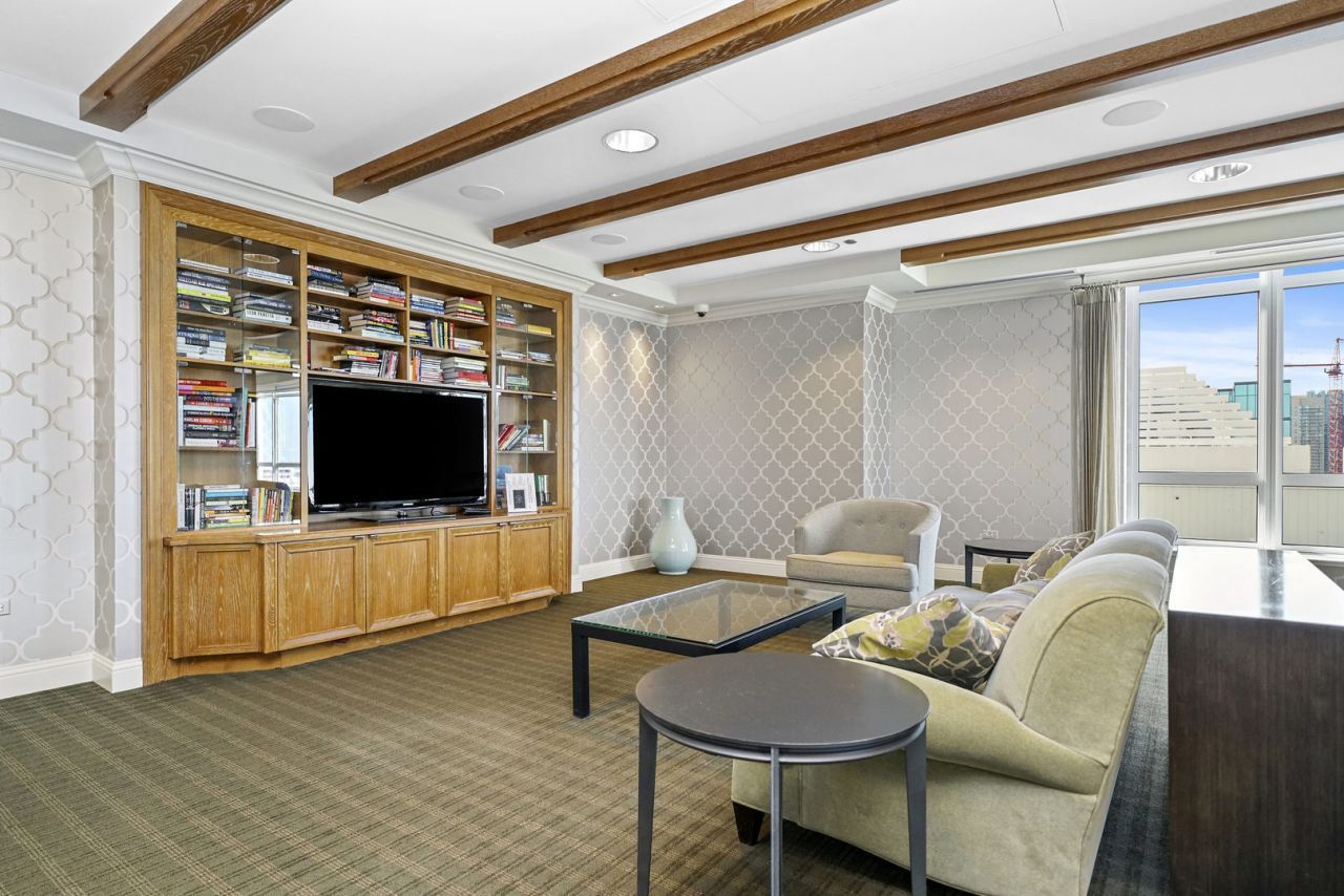 10 East Delaware Place Chicago IL 60611