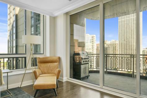 10 East Delaware Place Chicago IL 60611