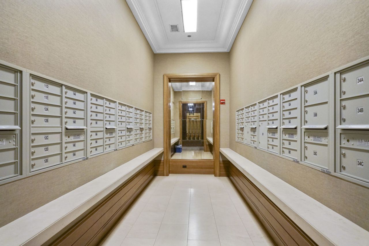 10 East Delaware Place Chicago IL 60611