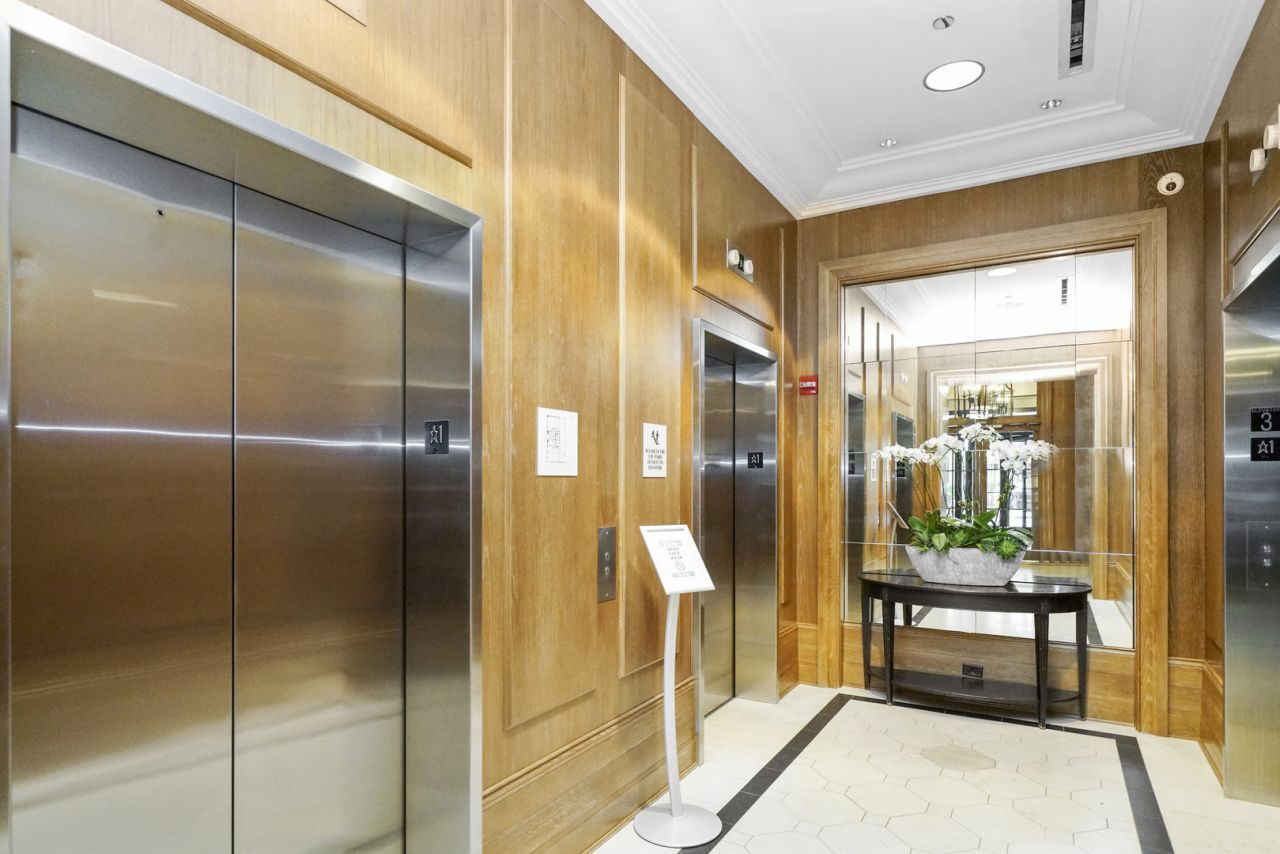 10 East Delaware Place Chicago IL 60611