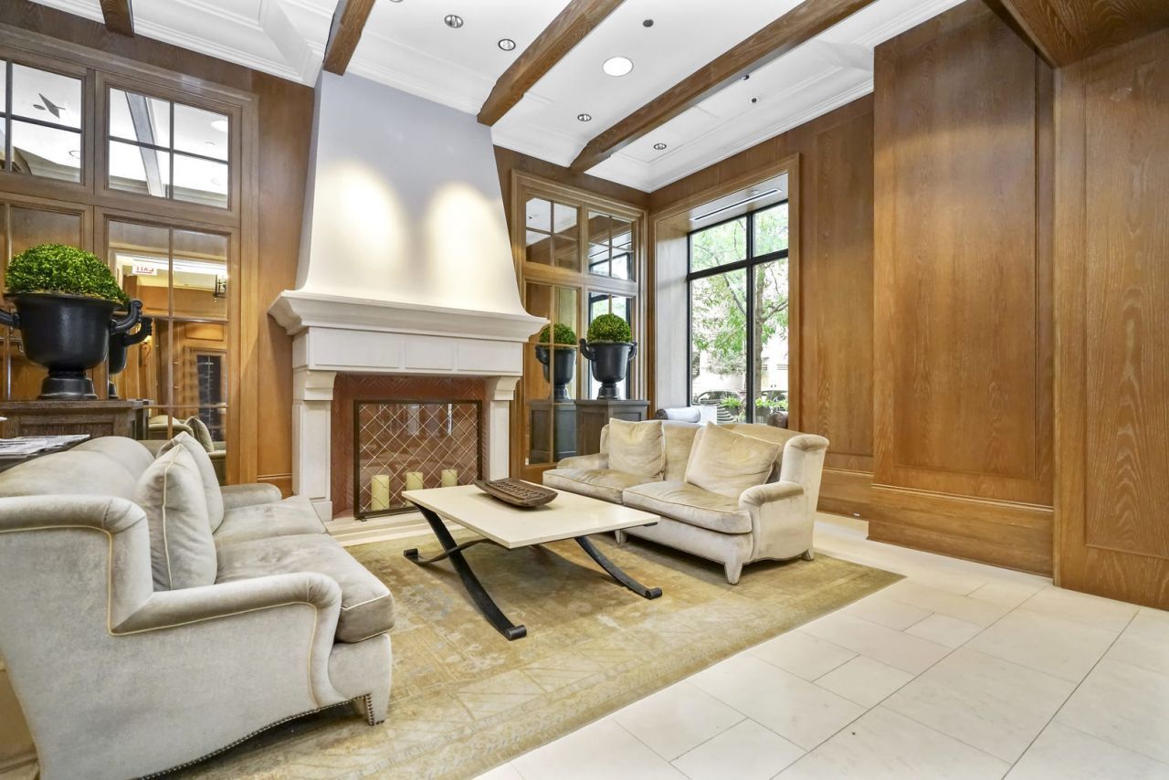 10 East Delaware Place Chicago IL 60611