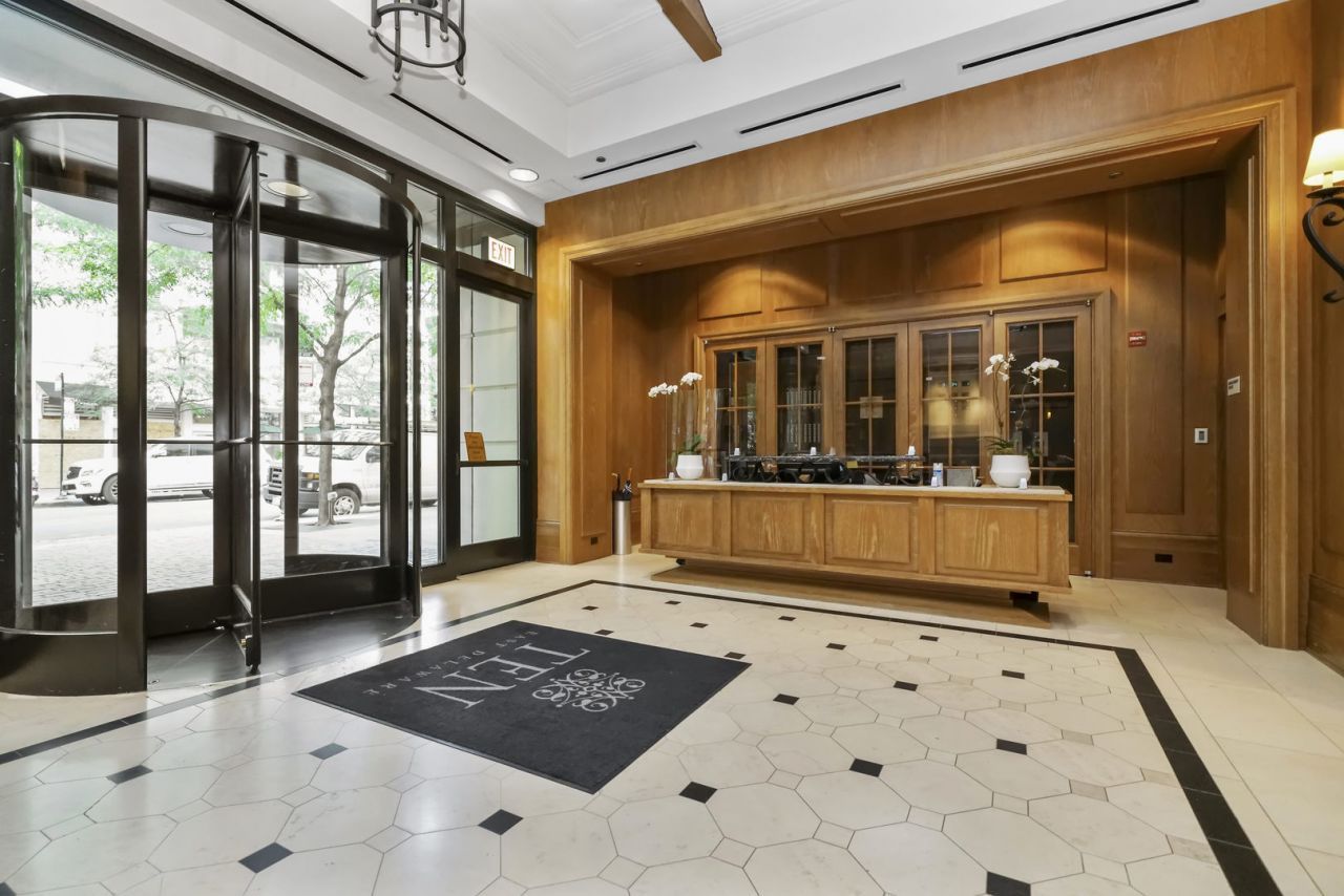 10 East Delaware Place Chicago IL 60611