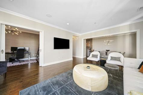 10 East Delaware Place Chicago IL 60611