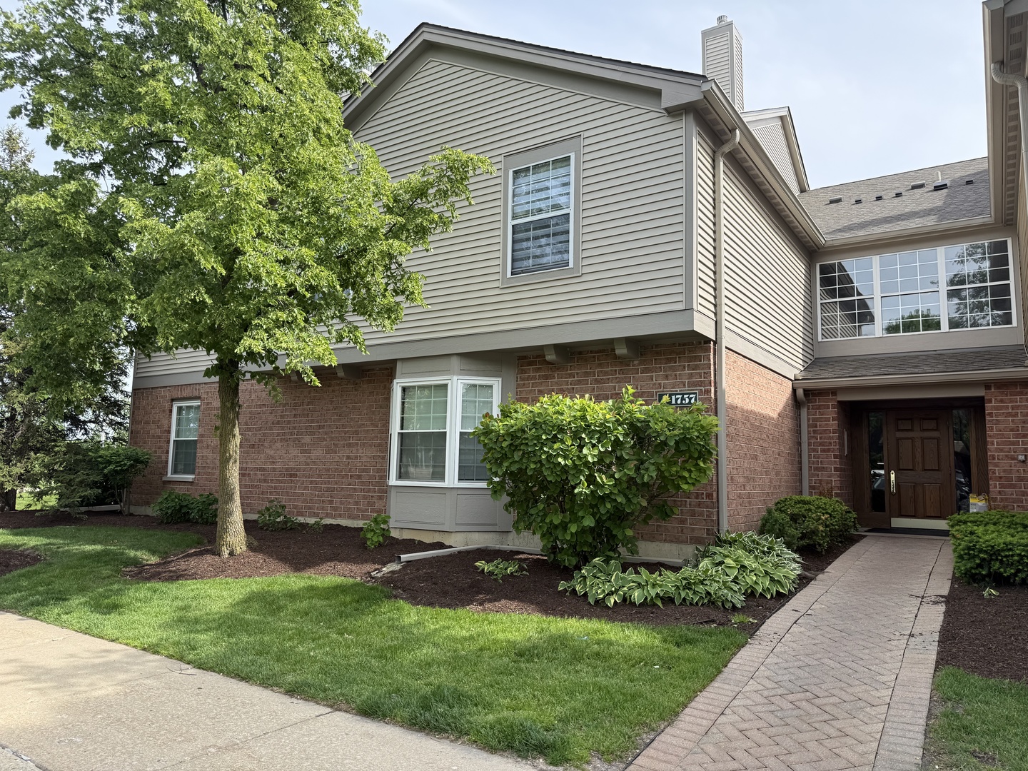 1757 Eastwood Court Schaumburg IL 60195
