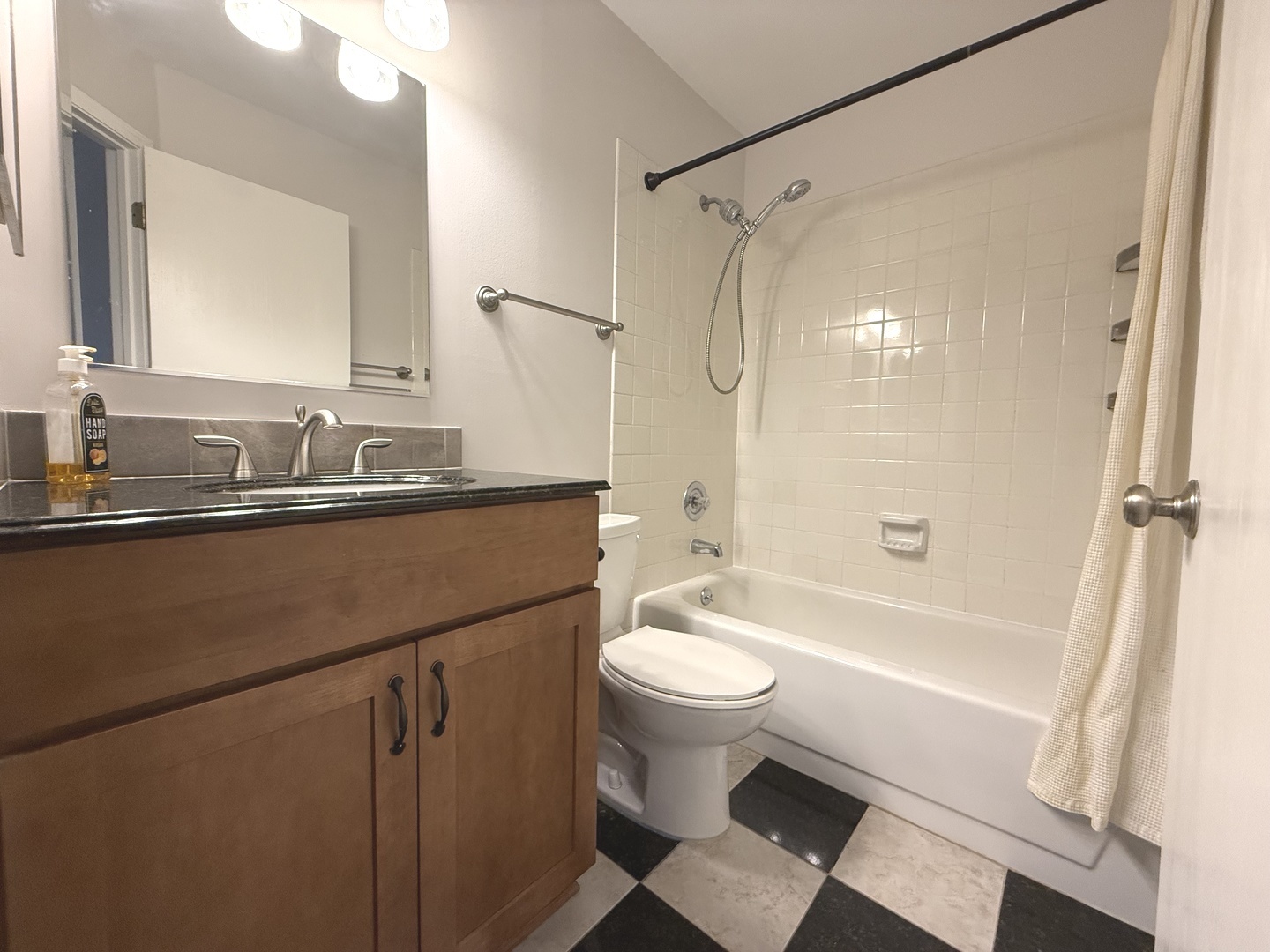 1757 Eastwood Court Schaumburg IL 60195