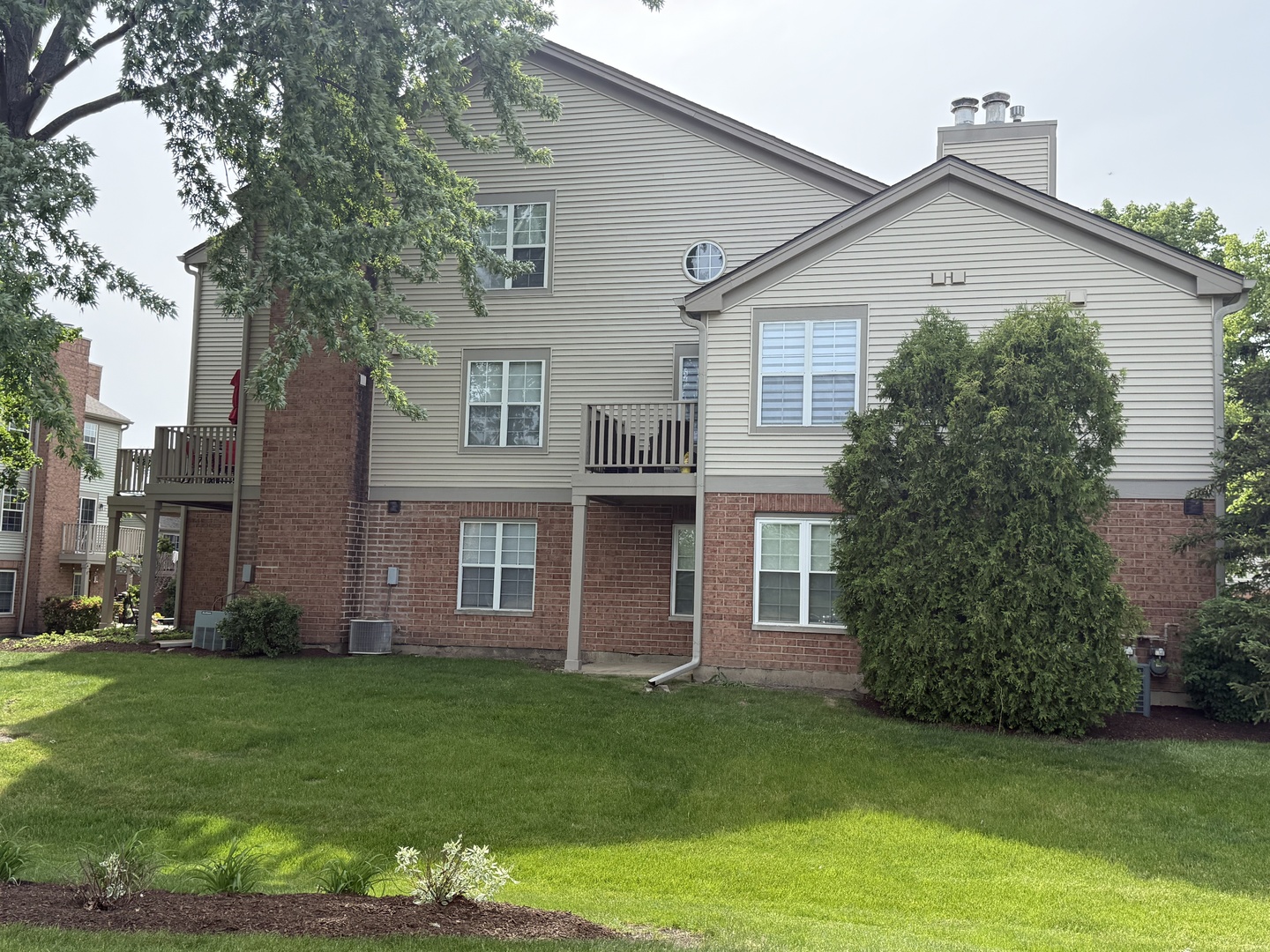 1757 Eastwood Court Schaumburg IL 60195