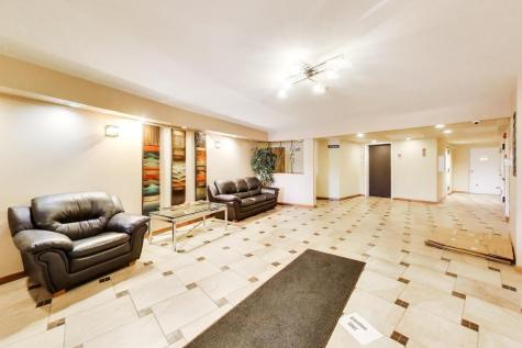 1425 Sandpebble Drive Wheeling IL 60090